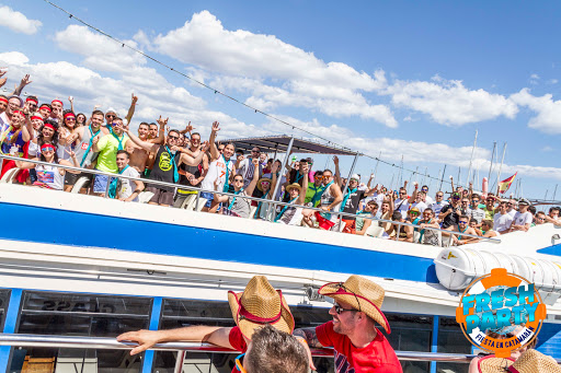 Agencia de viajes  Despedida en barco Salou Events & Discoteca + actividades