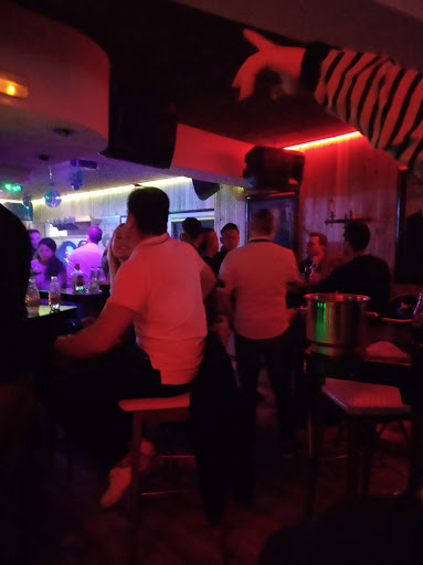 Discoteca  La cantina parrilla bar