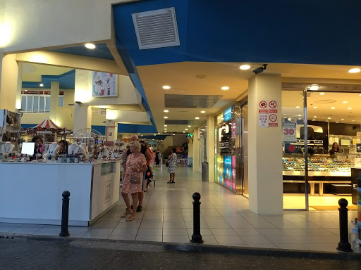 Centro comercial  Puerto Marina Benalmádena OFFICIAL